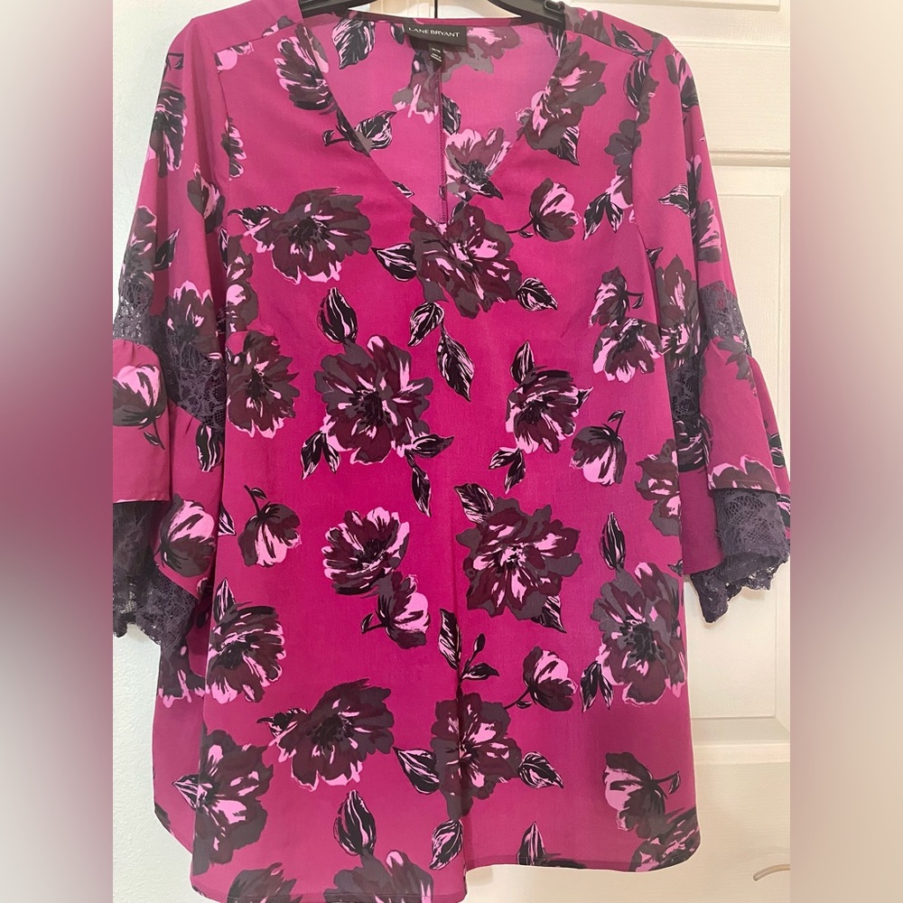 Purple lace detailed Lane Bryant blouse. Euc
